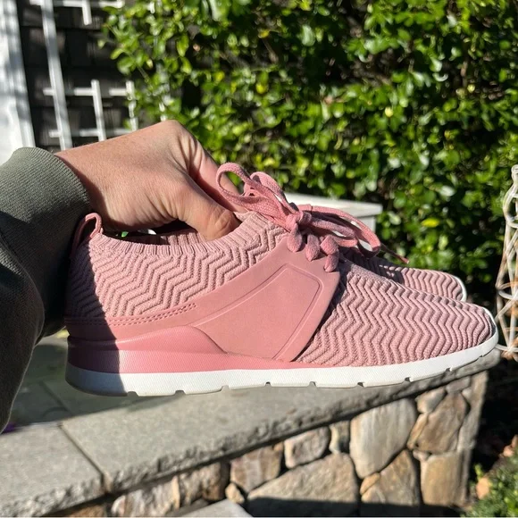 Women’s Ugg Willows Sneakers in Mauve Pink (7) - Picture 1 of 10